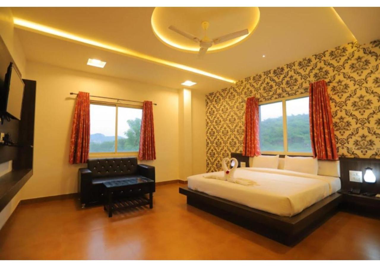 Hotel Raha Udaipur Exterior photo