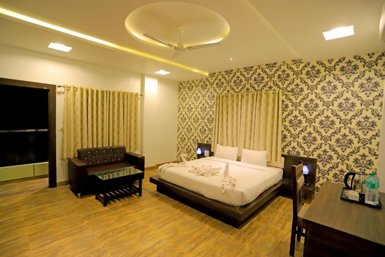 Hotel Raha Udaipur Exterior photo